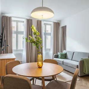 Limehome Halkova Aparthotel